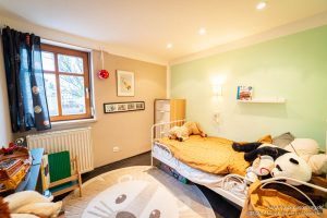 Arbeits- oder Kinderzimmer