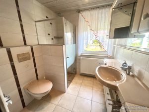Tageslichtbad mit Dusche