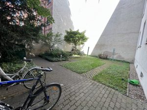 Fahrradstellplatz & Mülltonnen