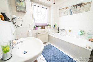 Bad mit Wanne