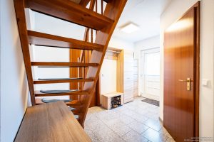Diele mit Treppe zum Dachboden