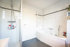 Bad mit Wanne