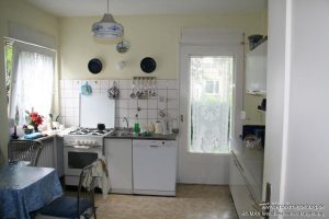 Küche mit Ausgang auf Terrasse