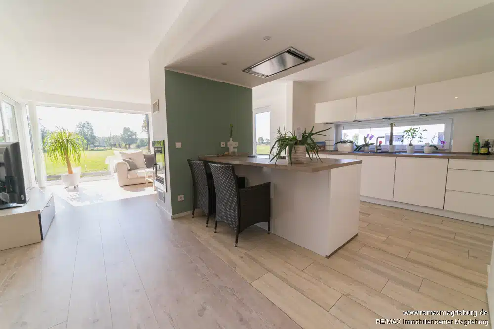 Küche mit Einbauküche