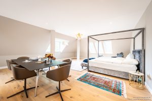 Schlafzimmer DG