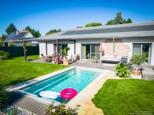 Pool und Terrasse