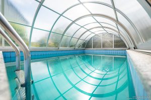 überdachter Pool
