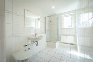 Tageslichtbad mit Dusche