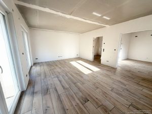 Wohnzimmer mit extra Küchenbereich