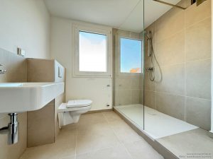 Bad mit ebenerdiger Dusche