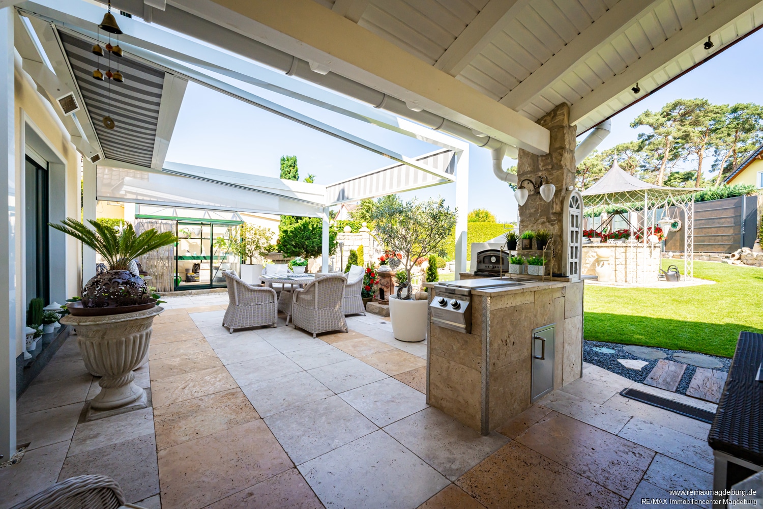 Außenküche & Terrasse