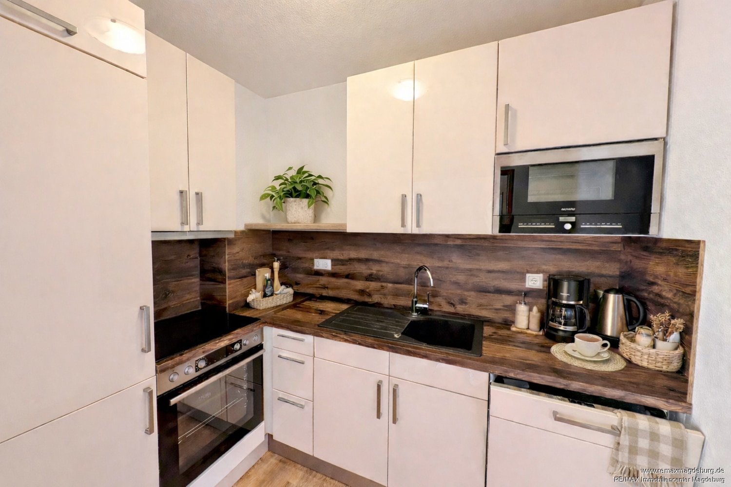 Küche mit Einbauküche - Dekobeispiel