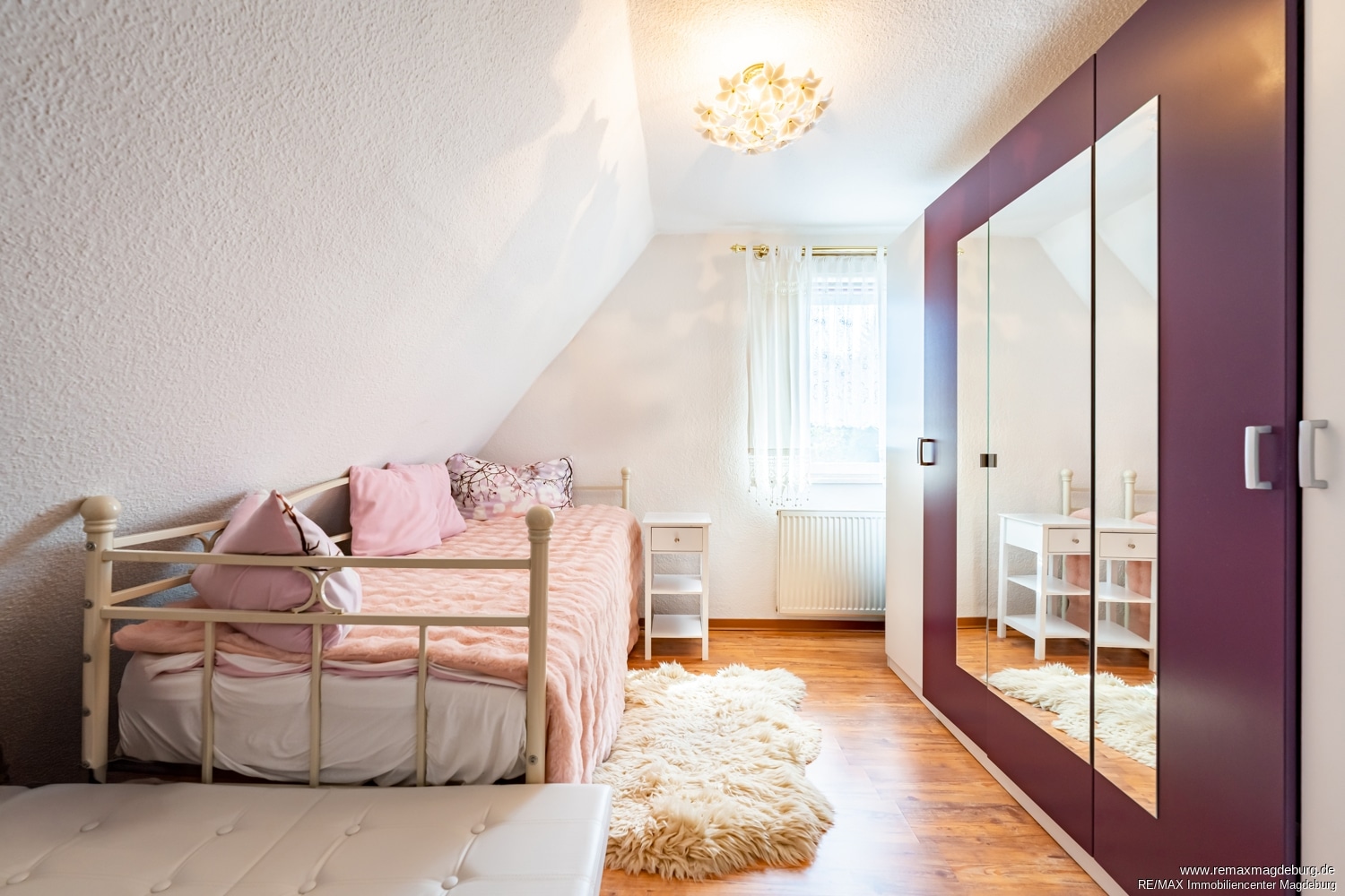 Schlafzimmer DG