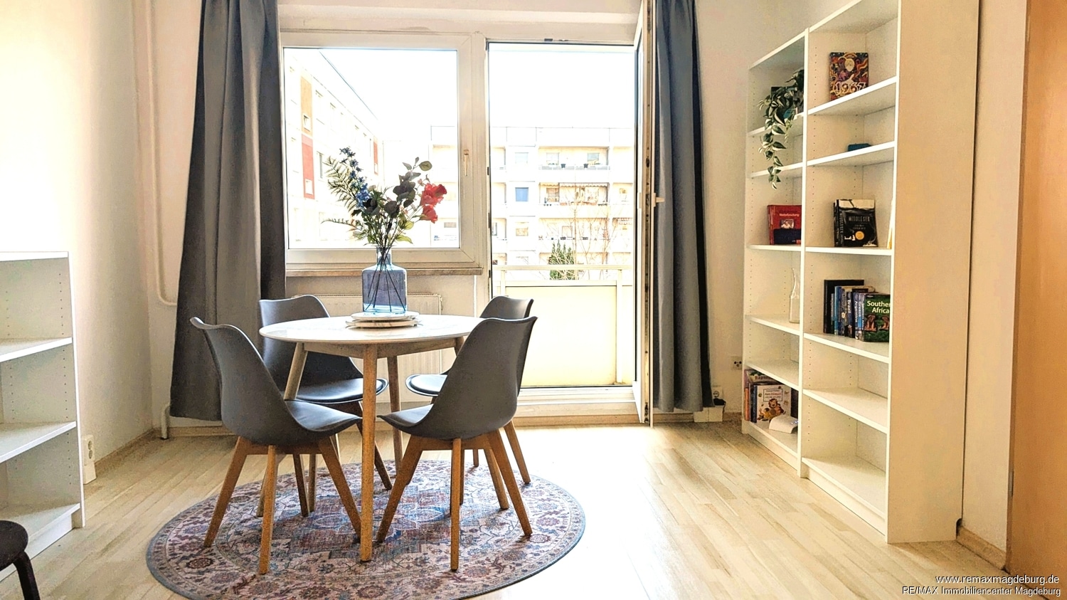 Sofort einziehen & wohlfühlen – Helle möblierte 3-Zimmer-Wohnung mit großem Balkon - Photo 2