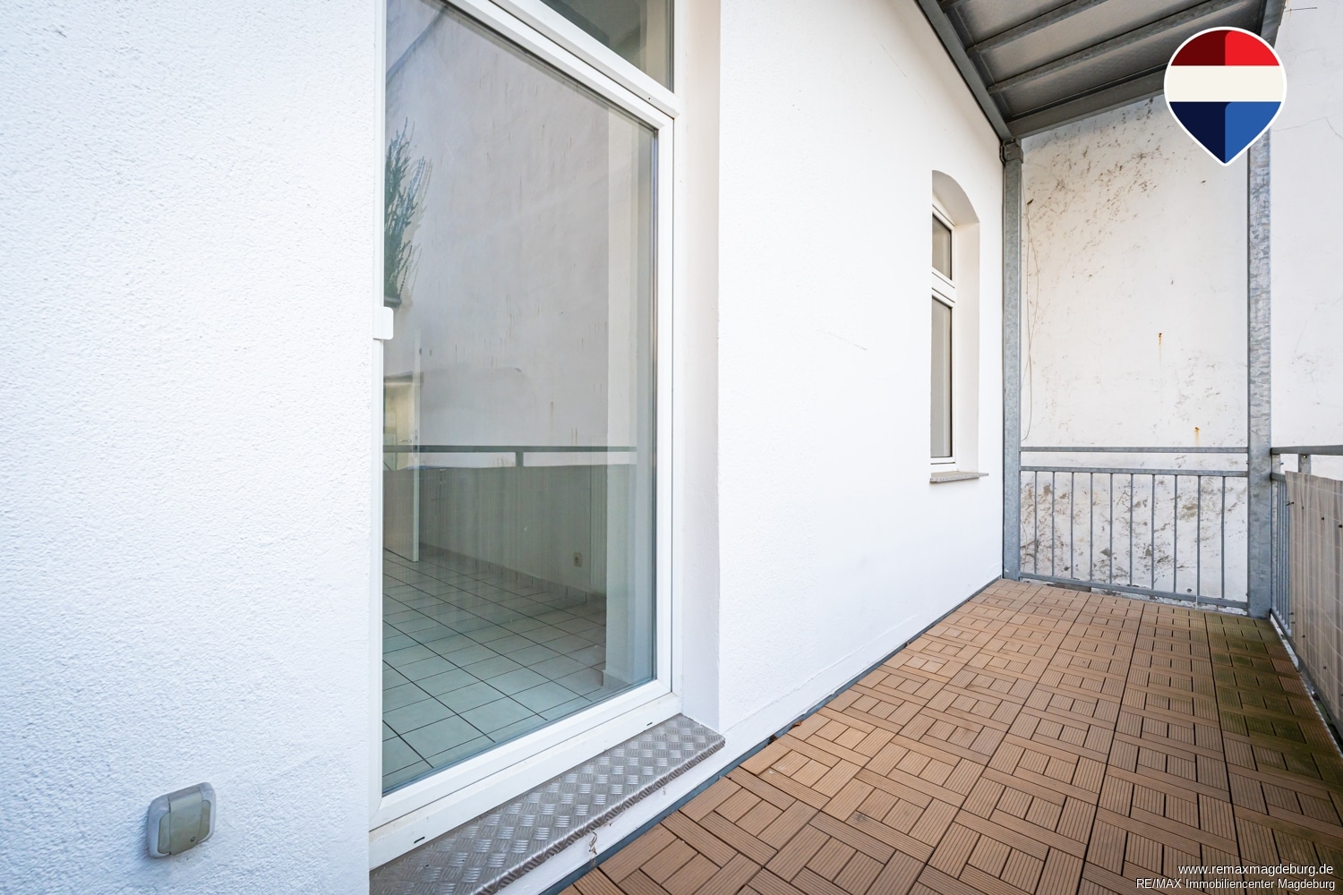 Wohnen mit Stil: Gepflegte Altbauwohnung im Hochparterre mit Balkon - Photo 3